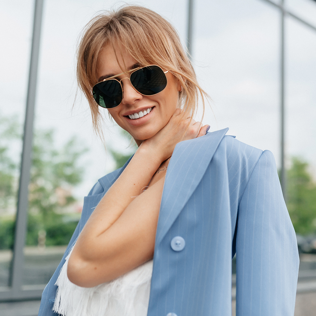 Dress code biznesowy na lato - jak się ubierać w ciepłe dni do biura?